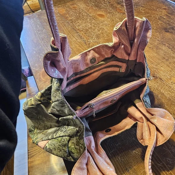 Womens camo and pink purse and wallet - Picture 2 of 9